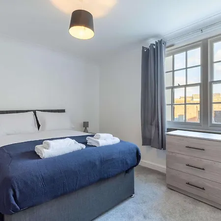 Spacious Harbourside 2bed With Sea Views
