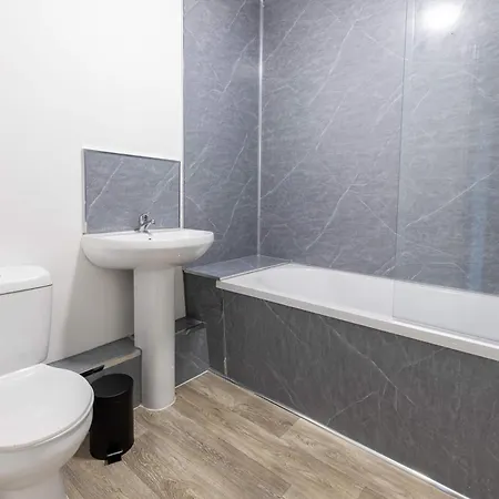 Spacious Harbourside 2bed With Sea Views