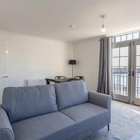 Spacious Harbourside 2bed With Sea Views Whitehaven
