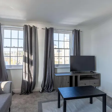Spacious Harbourside 2bed With Sea Views