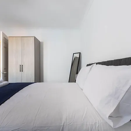 Spacious Harbourside 2bed With Sea Views *