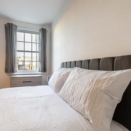 Spacious Harbourside 2bed With Sea Views *