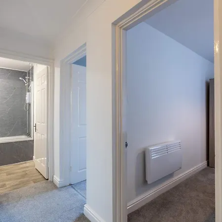 Spacious Harbourside 2bed With Sea Views *